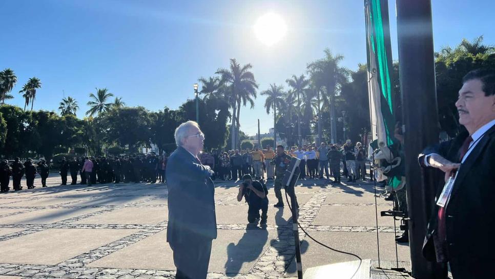 Con izamiento de bandera, Rocha Moya conmemora el 112 aniversario de la Revolución Mexicana