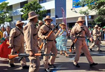 Realizan desfile conmemorativo al 112 aniversario de la Revolución Mexicana en Culiacán