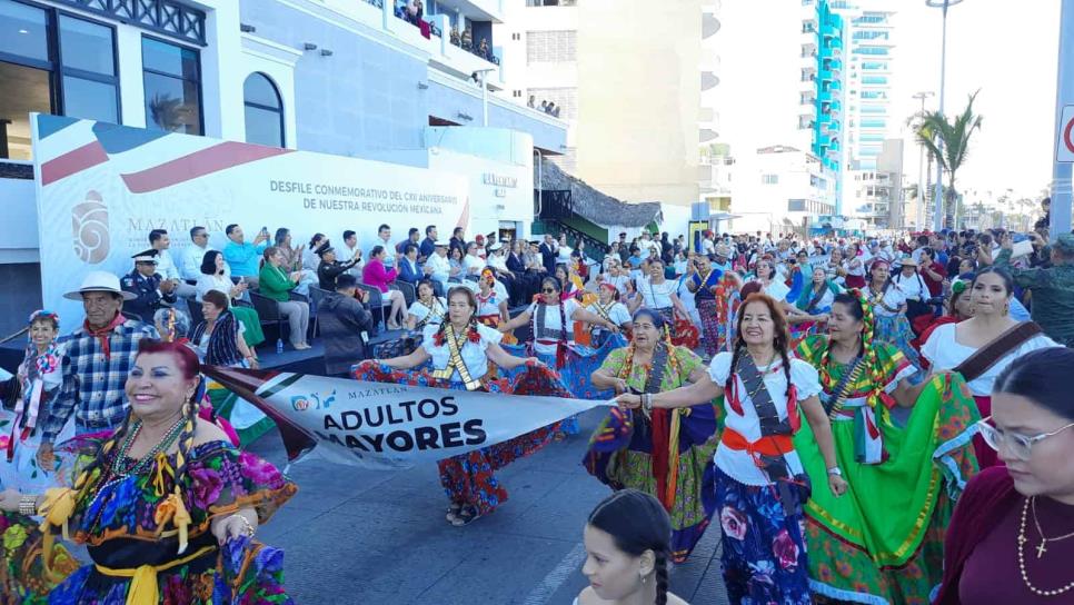 Con gran desfile conmemoran en Mazatlán los 112 aniversarios de la Revolución Mexicana