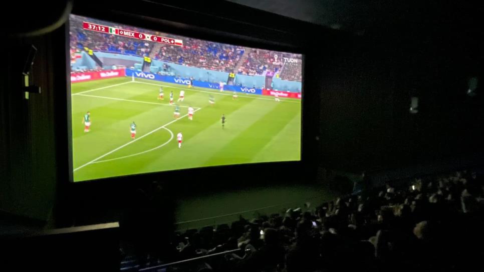 «Madrugan» aficionados a ver el partido México vs Polonia en restaurantes y hasta en el cine