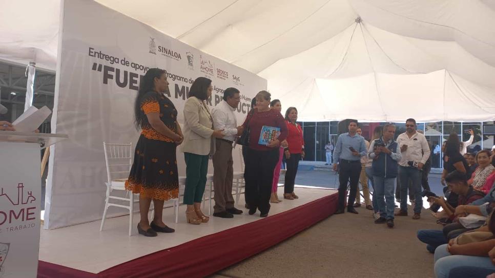 Entregan apoyos del programa «Fuerza Mujer Productiva» en Ahome