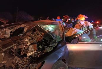 Prensada y con fracturas termina una joven al chocar camino a su casa en la Villa de Ahome