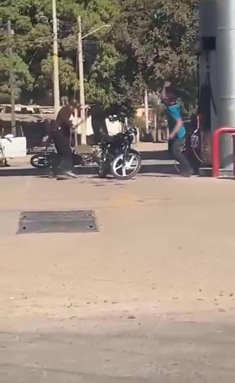 Motociclistas se enfrentan a machetazos y pedradas en Villa de Ahome