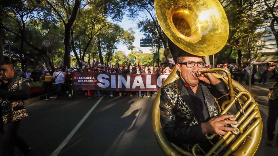 Al ritmo de la tambora, más de 10 mil sinaloenses participaron en la marcha de AMLO en CDMX