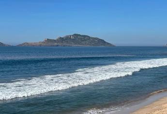 Playas de Mazatlán amanecen con enorme mancha: es marea roja