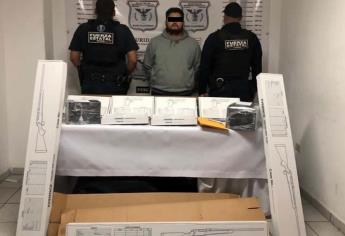 Detienen a sinaloense en posesión de armas largas y con casi 150 mil pesos en Ensenada