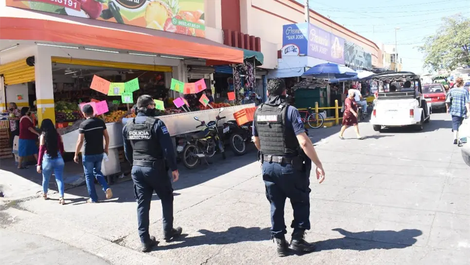 Sujetos armados despojan de 2.6 millones de pesos a un hombre al salir de banco en Mazatlán