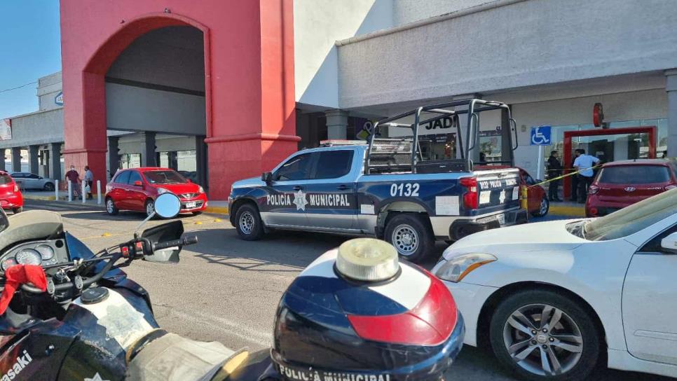 Asaltantes le quitan 43 mil pesos a mujer con discapacidad tras salir de banco, en Culiacán