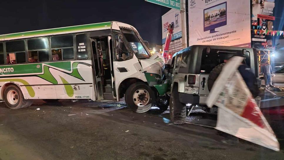 Camión de la ruta Culiacancito choca y provoca carambola en el sector Humaya de Culiacán