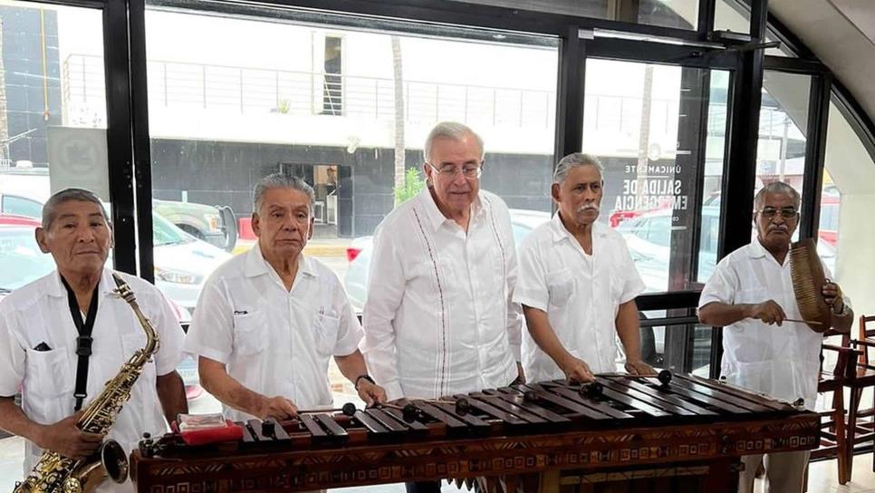 Sorprenden a Rocha Moya con «El Sinaloense» con la marimba veracruzana