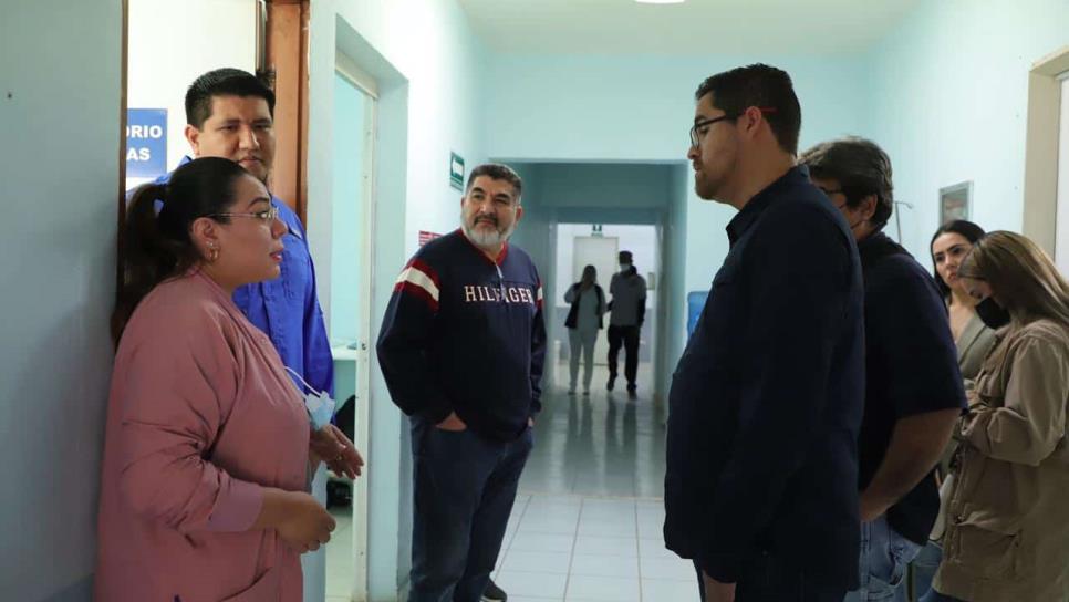 Secretario de Salud llega de sorpresa a hospital de Sinaloa Municipio y médicos se molestan