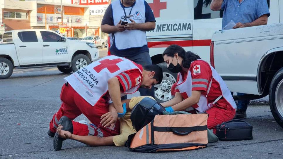 Motociclista de Didi resulta con fractura grave tras ser arrollado por una camioneta, en Culiacán