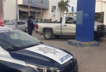 A punta de pistola y tras un cachazo en la sien, sujeto despoja dos maletines con dinero en Guasave