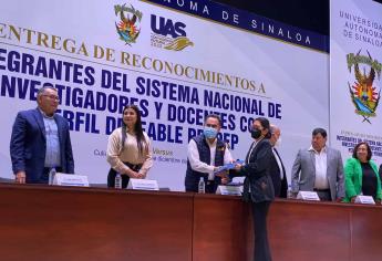 La UAS entrega reconocimientos a docentes investigadores