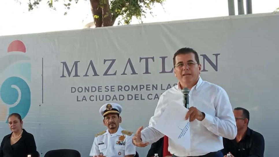 Preocupa al alcalde de Mazatlán las malas condiciones de las escuelas; asegura son temas que atenderá