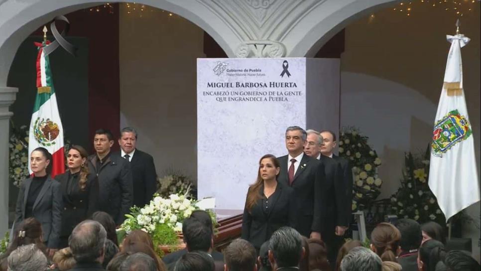 Rocha Moya participa en la Guardia de Honor a Miguel Barbosa en homenaje de cuerpo presente