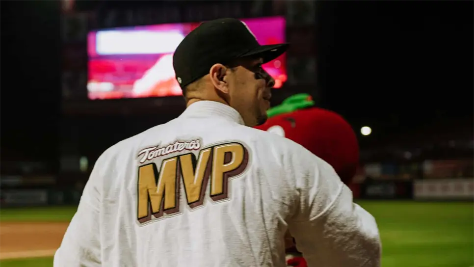 Truena el bat de Joey Meneses y Tomateros empata serie