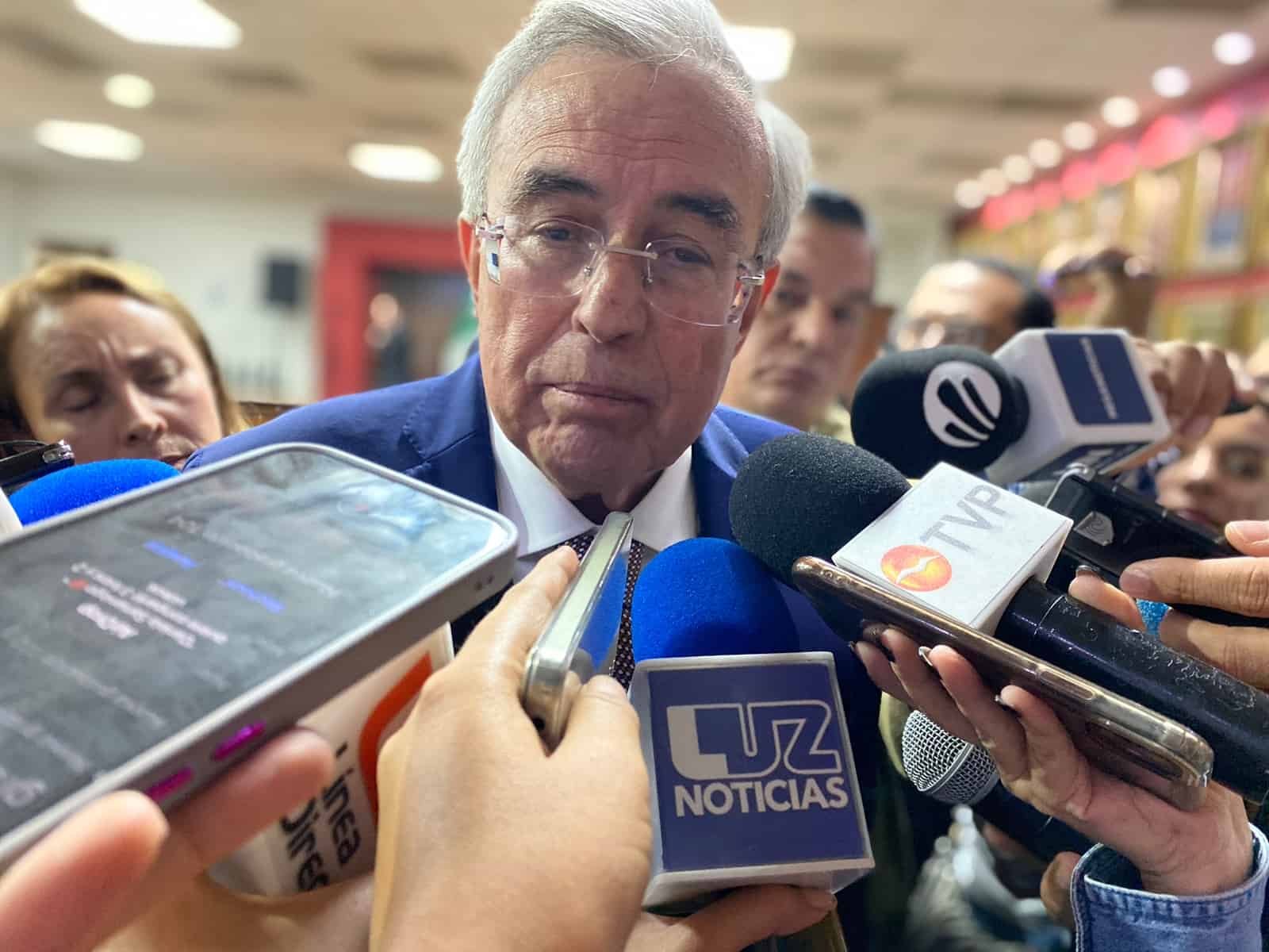 Algunos maestros recibieron más aguinaldo que el Gobernador, critica Rocha Moya Algunos maestros recibieron más aguinaldo que el Gobernador, critica Rocha Moya