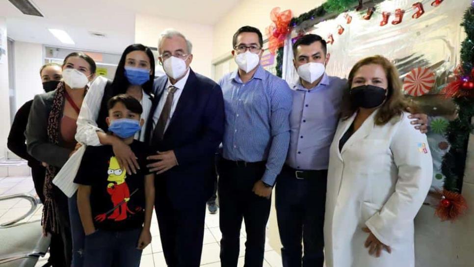 Gobernador de Sinaloa cae de sorpresa al Hospital Pediátrico; supervisa las donaciones de implante coclear