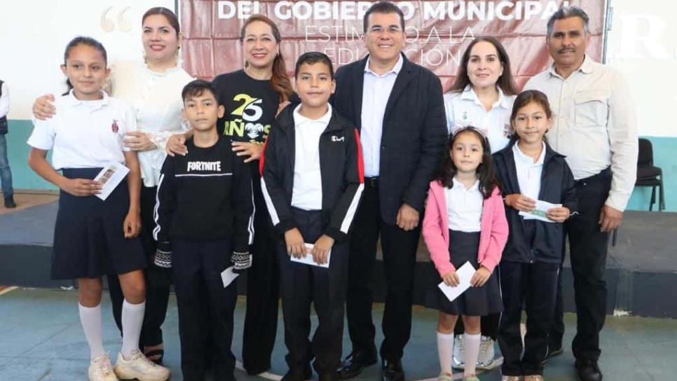 Cierra Mazatlán con un total de 5 millones de pesos entregados en becas