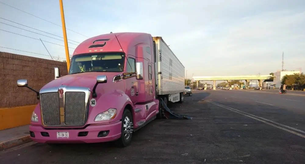 Muere trailero en la México 15, al parecer sufrió un infarto