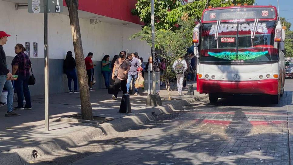 Asaltan a mujer a bordo de un camión urbano, en Culiacán