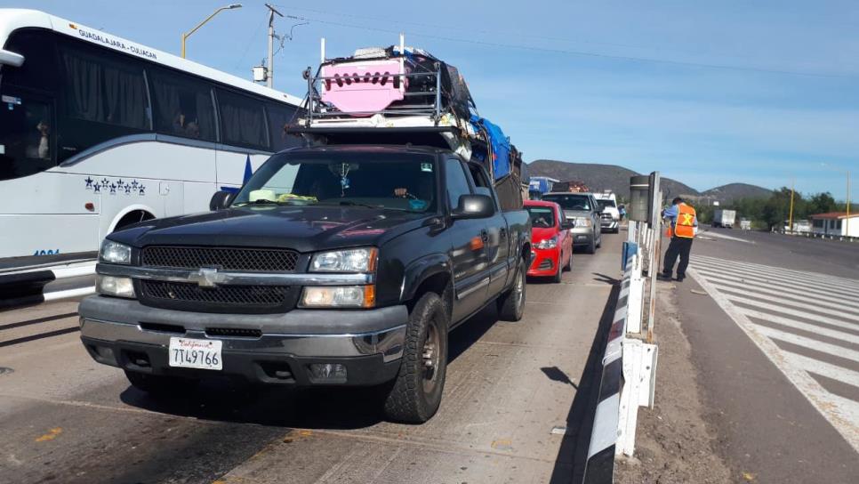 Miles de paisanos arriban o transitan por Sinaloa.