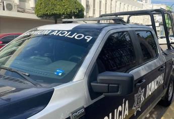 Se roba celular, huye en un camión y lo interceptan policías en Mazatlán