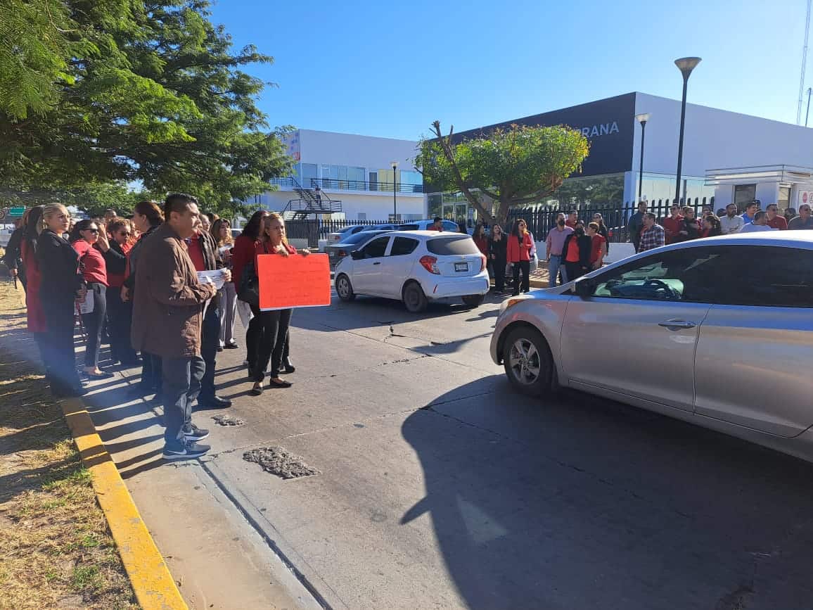 Trabajadores de la Fiscalía exigen pago de aguinaldo, no solo bono navideño