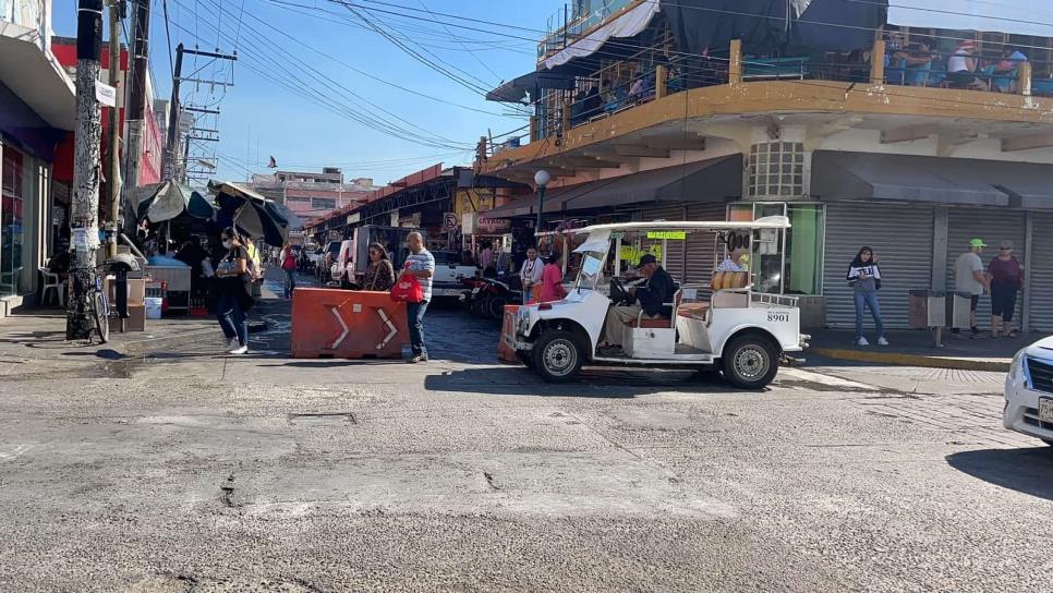 Para evitar accidentes, cierran intermitentemente circulación en centro de Mazatlán