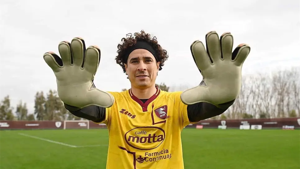 Memo Ochoa ganará 5 veces menos en Europa que en México