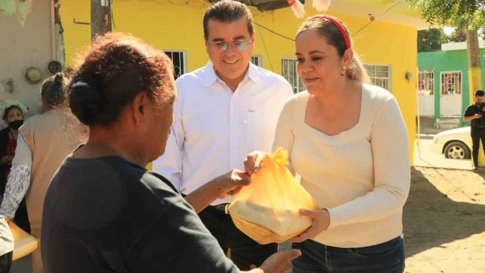 DIF Mazatlán entrega cenas navideñas en 30 colonias