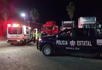 Localizan a trailero muerto en un trocadero de Los Mochis