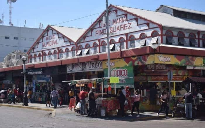 Prevén desabasto de uvas en Mercado Pino Suárez de Mazatlán por rituales de Año Nuevo