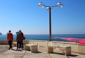 Clausuran parte de la Glorieta de la Mujer Mazatleca por posible socavón