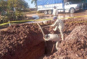 Japama detiene gran derrame de agua en el ejido Compuertas, en Ahome