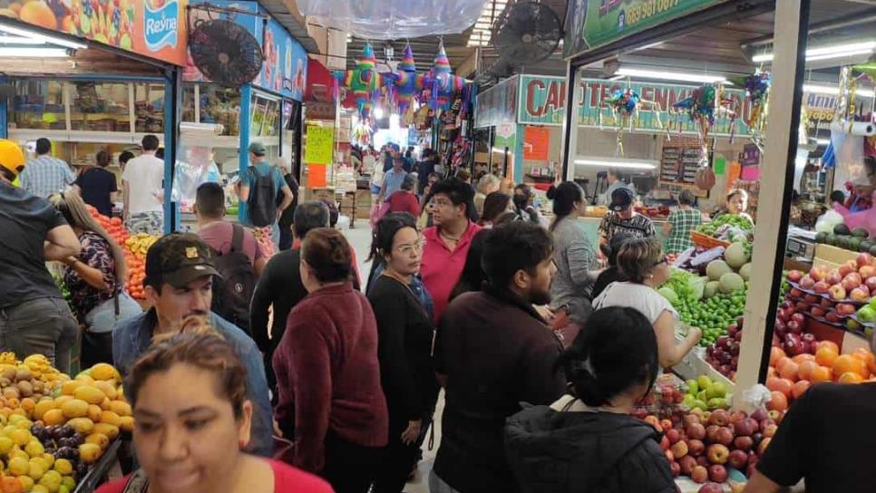 ¡Compras de pánico! Mazatlecos y turistas abarrotan el Mercado Pino Suárez