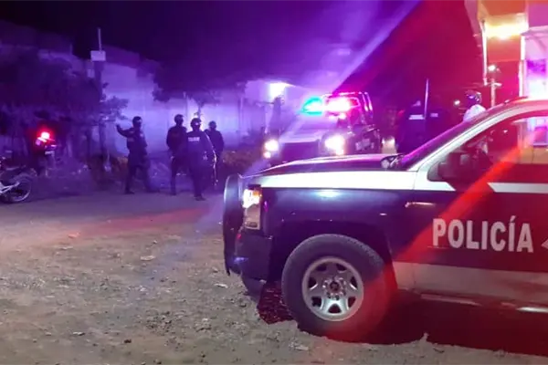 Policías atropellan a dos jóvenes en Guamúchil Policías atropellan a dos jóvenes en Guamúchil