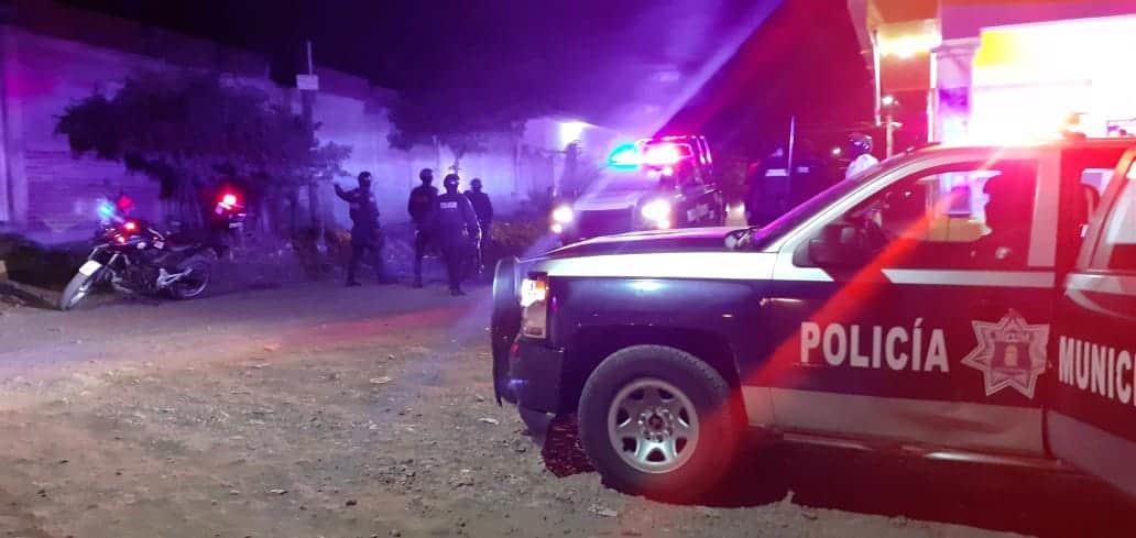 Policías atropellan a dos jóvenes en Guamúchil