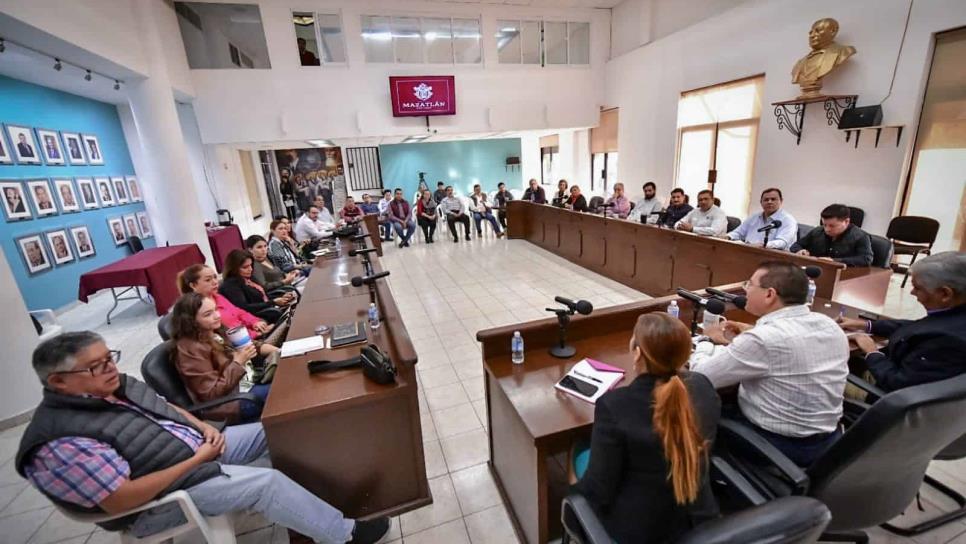 Alcalde de Mazatlán sostiene la primera reunión del año con funcionarios de su gabinete