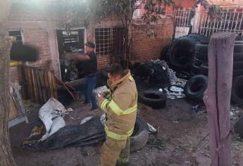 Se incendia bodega con costales en Guamúchil