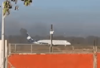 Sicarios balean avión comercial cuando intentaba despegar en Culiacán