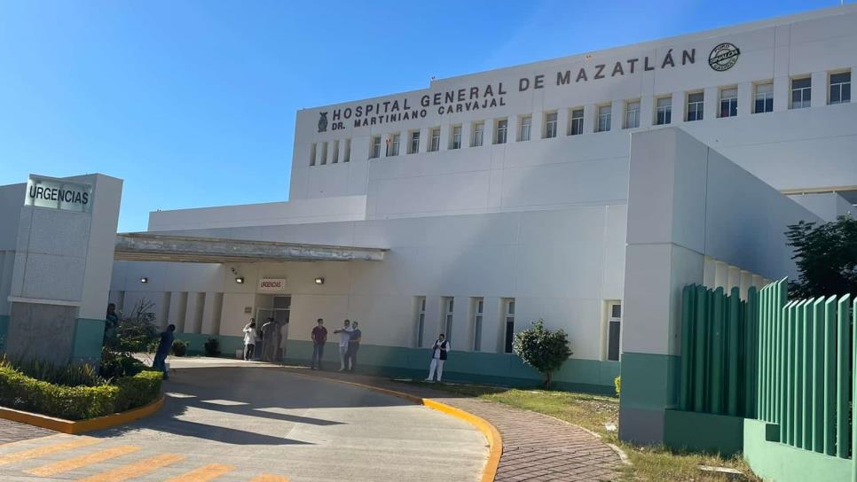 Trasladan al Hospital General de Mazatlán a dos heridos de bala por hechos violentos en Mármol