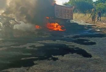 Incendio arrasa con maquinaria agrícola en Guamúchil