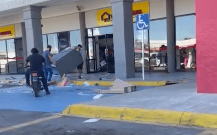 Saquean tiendas departamentales en Culiacán