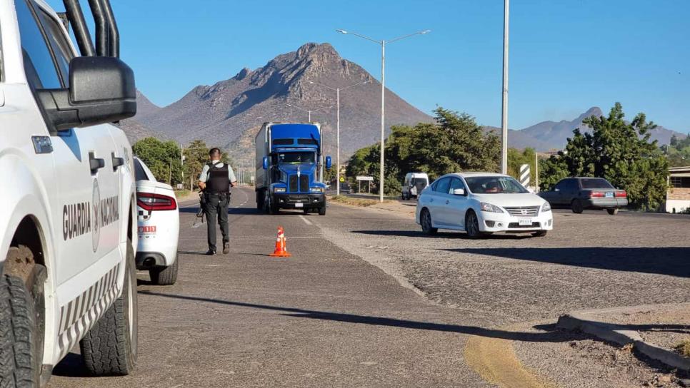 Abiertas carreteras en el norte de Sinaloa, sólo quedan vestigios de los bloqueos