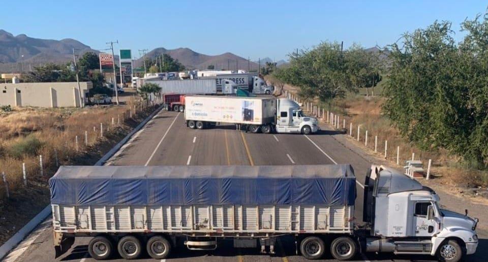 Liberan carretera México 15 a la altura de Caimanero, en Mocorito