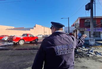 Remueven vehículos siniestrados tras enfrentamientos en Culiacán