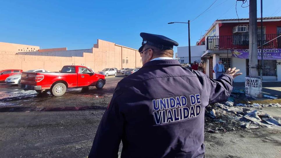 Remueven vehículos siniestrados tras enfrentamientos en Culiacán