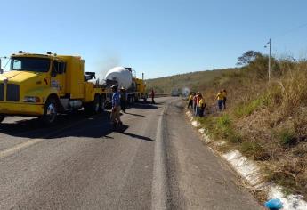 Retiran últimos vehículos que obstruyen carreteras en Escuinapa